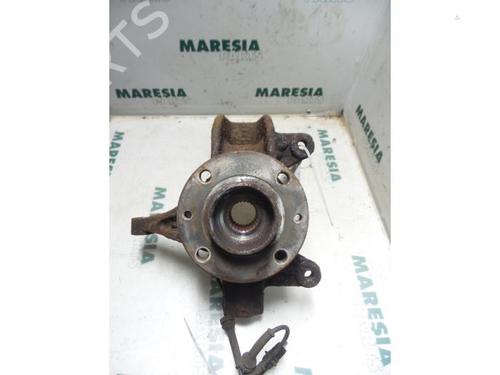 Used Right front steering knuckle RENAULT SCÉNIC II (JM0/1_) 1.9 dCi (JM0G, JM12, JM1G, JM2C) (120 hp) 31395588