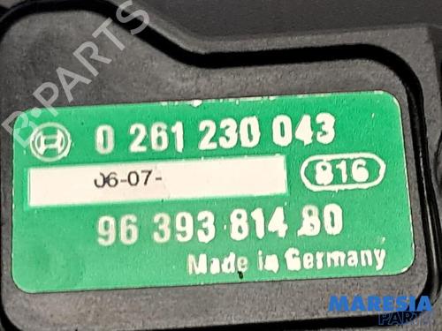 Injection rail PEUGEOT 206 Hatchback (2A/C) 1.4 i | BP31392524M98 