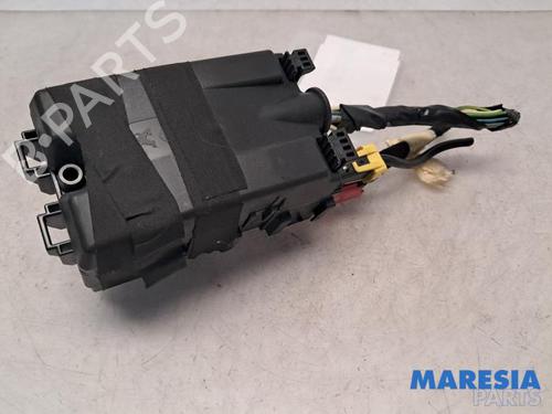 Fuse box PEUGEOT 208 I (CA_, CC_) 1.0 VTi | BP31518823E1
