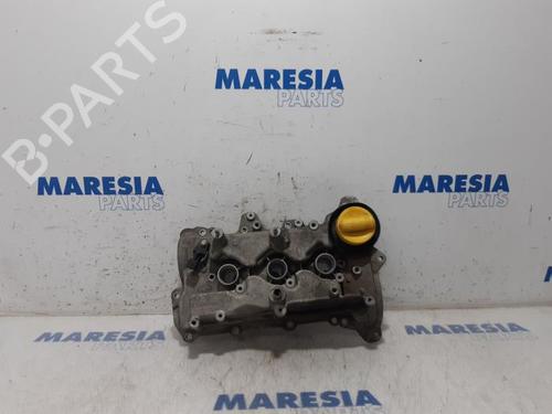 Used Valve cover RENAULT CAPTUR I (J5_, H5_) 0.9 TCe 90 (90 hp) 31411846