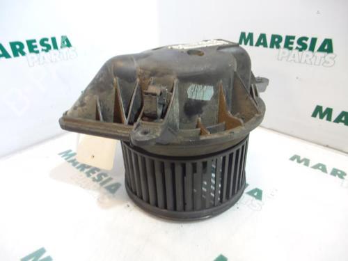 Used Heater blower motor RENAULT TRAFIC II Van (FL) 1.9 dCi 100 (FL0C, FL0K, FL0B) (101 hp) 31494905
