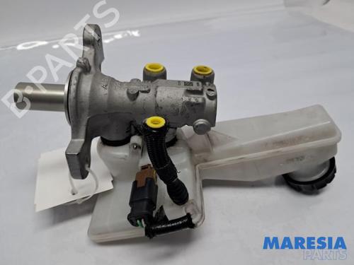 Used Brake master cylinder PEUGEOT 208 II (UB_, UP_, UW_, UJ_) 1.2 PureTech 75 (75 hp) 31421021