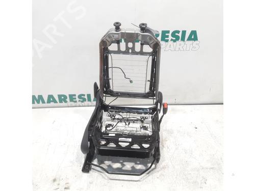 Used Cup/Object holder PEUGEOT 208 I (CA_, CC_) 1.0 VTi (68 hp) 31406591