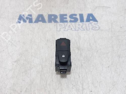 Used Warning switch RENAULT MEGANE III Hatchback (BZ0/1_, B3_) 1.5 dCi (106 hp) 31468052