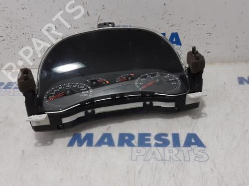 Used Instrument cluster FIAT PANDA (169_) 1.2 (169.AXB11, 169.AXB1A) (60 hp) 31492142