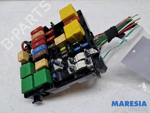 Used Fuse box PEUGEOT 308 SW II (LC_, LJ_, LR_, LX_, L4_) 1.6 BlueHDi 120 (120 hp) 31498942