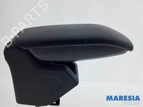 Used Armrest / Center console CITROËN C3 II (SC_) 1.6 VTi 120 (120 hp) 32351451