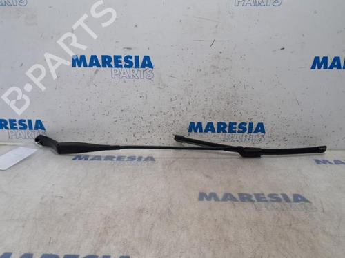 front-windshield-wiper-arm-peugeot-308-sw-ii-lc_-lj_-lr_-lx_-l4_-2014-2015-2016-2017-2018-2019-2020-2021-31405774 main image