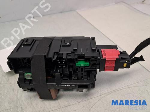 Used Fuse box PEUGEOT 2008 II (UD_, US_, UY_, UJ_, UR_, UC_) 1.2 PureTech 100 (USHNK) (101 hp) 32351546