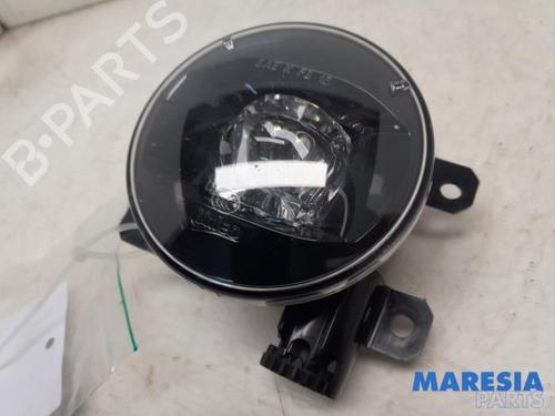 Used Right front fog light PEUGEOT 3008 II SUV (MC_, MR_, MJ_, M4_) 1.2 THP/ PureTech 130 (MRHNSM, MRHNSU, MRHNSJ, MRHNYW,... (131 hp) 31528178