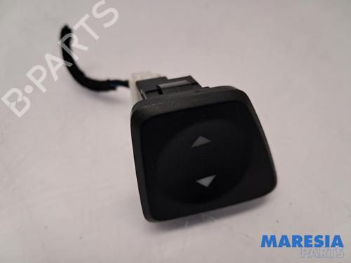 Used Right front window switch ABARTH 500C / 595C / 695C 1.4 (312.AXF1A, 312.AXF11, 312.AXD1A) (140 hp) 31396571