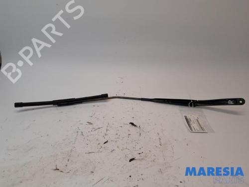 Used Front windshield wiper arm ALFA ROMEO MITO (955_) 1.4 TJet (955AXA1B) (155 hp) 31524737
