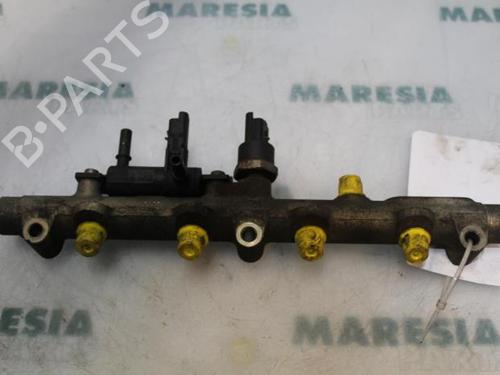 Used Injection rail CITROËN C8 (EA_, EB_) 2.2 HDi (128 hp) 31530781