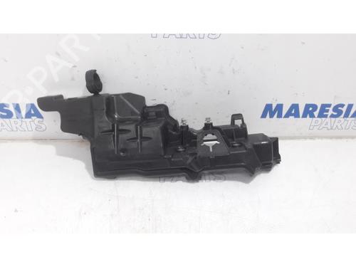Used Valve cover Valve cover RENAULT MEGANE III Grandtour (KZ0/1) 1.5 dCi (KZ09, KZ0D, KZ1G, KZ29, KZ14, KZ1W, KZ10, KZ1F,... (110 hp) 31393528 31393528