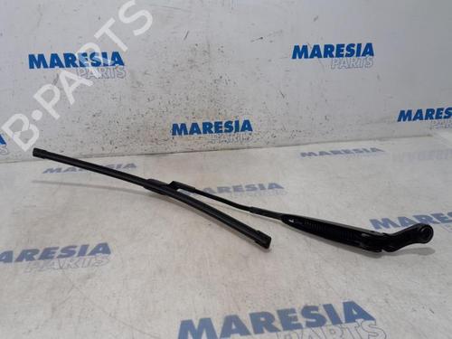 Used Front windshield wiper arm FIAT 500 (312_) 1.2 (312AXA1A) (69 hp) 31516477
