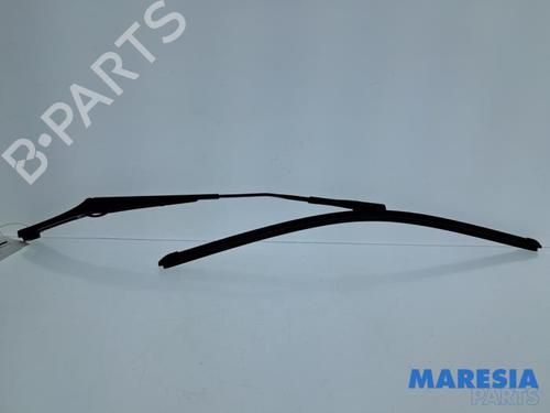 Used Front windshield wiper arm Front windshield wiper arm 36985622 36985622