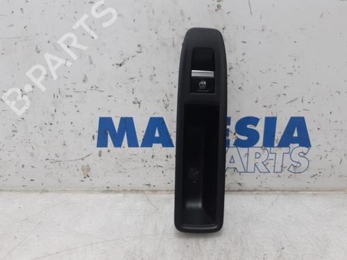 Used Switch RENAULT CLIO V (B7_) 1.0 TCe 100 (B7MT) (101 hp) 31421569