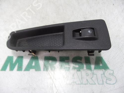 switch-fiat-grande-punto-199_-2005-31474352 main image