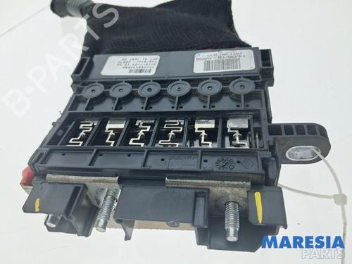 Used Fuse box RENAULT MEGANE IV Grandtour (K9A/M/N_) 1.3 TCe 140 (K9NB) (140 hp) 32749401