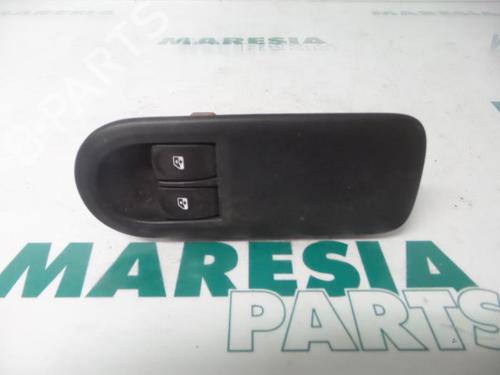 switch-renault-clio-iii-br01-cr01-2005-2006-2007-2008-2009-2010-2011-2012-2013-2014-31515637 main image