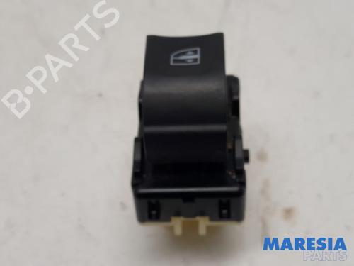 Used Switch RENAULT ZOE Hatchback Van (BFM_) Electric (BFME) (92 hp) 31383494