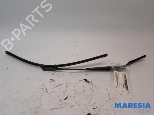 Used Front windshield wiper arm ALFA ROMEO MITO (955_) 1.4 TJet (955AXA1B) (155 hp) 31497006