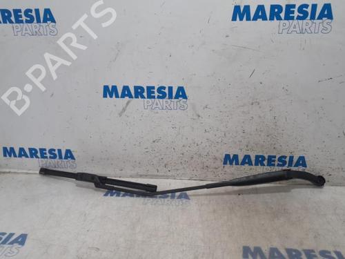 Used Front windshield wiper arm FIAT PANDA (312_, 319_) 0.9 (312PXG1A) (86 hp) 31445714