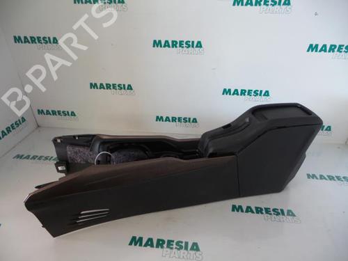 Used Armrest / Center console PEUGEOT 2008 I (CU_) 1.6 VTi (120 hp) 31408555