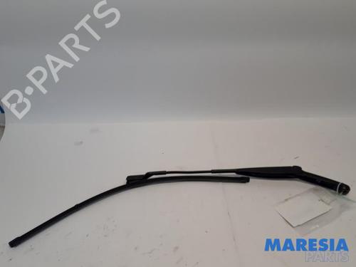 Used Front windshield wiper arm LANCIA DELTA III (844_) 1.4 (844.AXB1A) (150 hp) 31501164