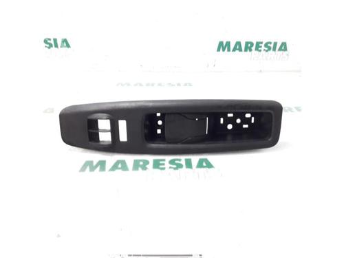 front-left-exterior-door-handle-fiat-doblo-cargo-263_-2010-31481015 main image