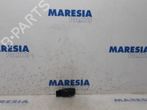 switch-renault-trafic-iii-van-fg_-2014-31449486 main image