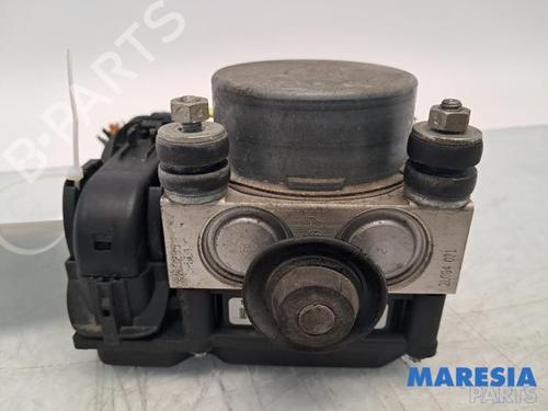Used ABS pump ABS pump FIAT 500 (312_) 0.9 (312AXG1A, 312.AXG11) (86 hp) 33411247 33411247