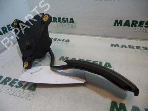 Used Electronic module RENAULT MEGANE II Estate (KM0/1_) 1.6 (113 hp) 31385499