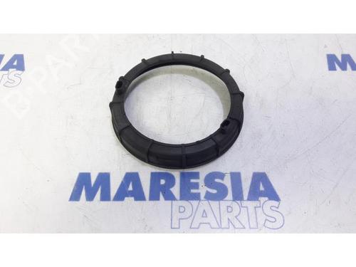 Bränslepump PEUGEOT 5008 (0U_, 0E_) 1.6 HDi (112 hp) 31489324