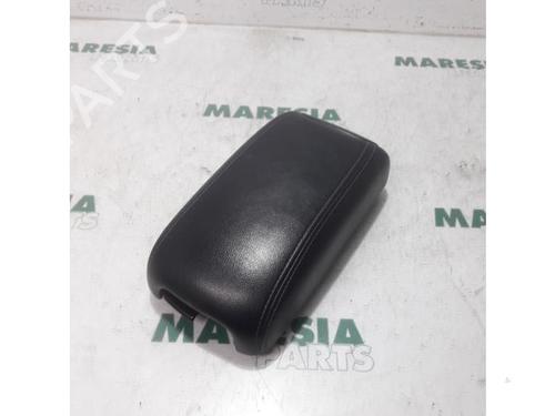 Used Armrest / Center console CITROËN C-CROSSER (VU_, VV_) 2.2 HDi (156 hp) 31487529