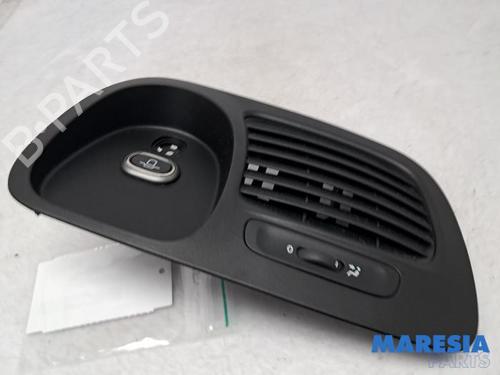 Used Air vent FIAT 500L (351_, 352_) 0.9 (199LYC1B) (105 hp) 31511851
