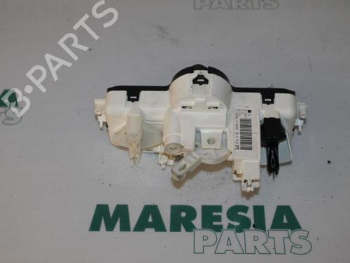 Climate control RENAULT MEGANE II Saloon (LM0/1_) 1.6 | BP31408079I5