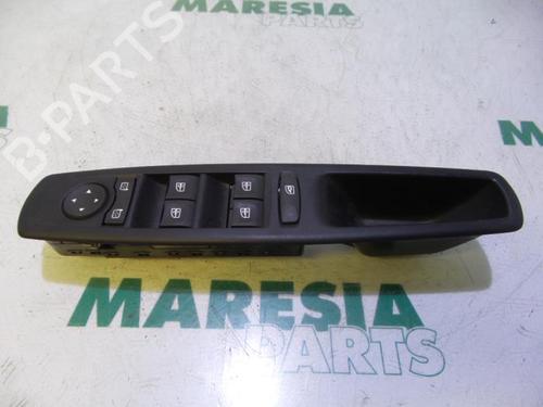 switch-renault-megane-iii-hatchback-bz01_-b3_-2008-31485277 main image
