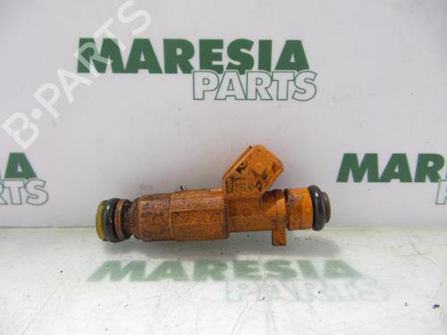 Used Injector ALFA ROMEO 156 (932_) 2.0 16V T.SPARK (932A2) (155 hp) 31518397