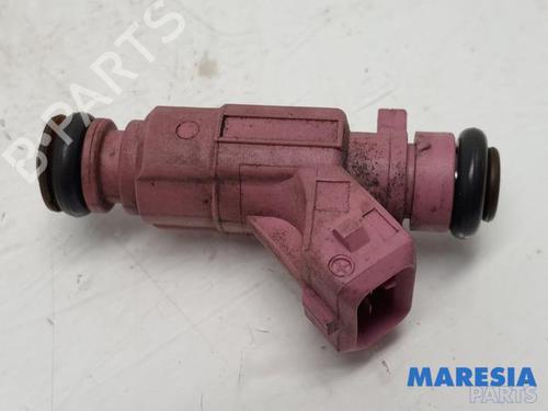 Used Injector FIAT PANDA (169_) 1.4 (169AXE1B) (100 hp) 31506979