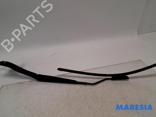 Used Front windshield wiper arm RENAULT MEGANE IV Grandtour (K9A/M/N_) 1.3 TCe 115 (K9N9) (116 hp) 31397244