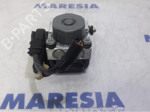 Used ABS pump RENAULT CLIO IV Grandtour (KH_) 1.5 dCi 90 (KHN3, KHN4) (90 hp) 31439645