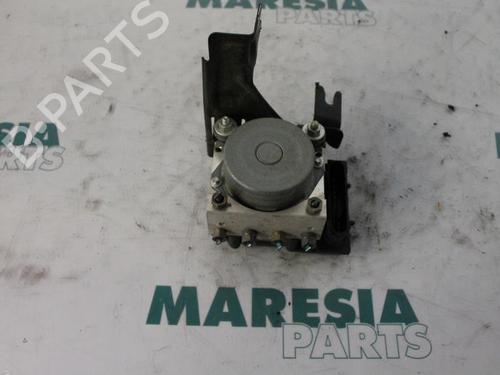 Used ABS pump RENAULT CLIO III (BR0/1, CR0/1) 1.4 16V (98 hp) 31394409