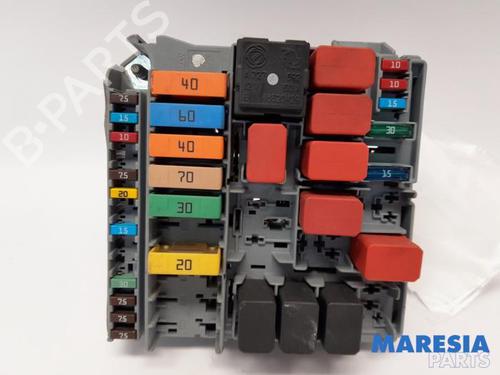 Used Fuse box FIAT 500 (312_) 1.2 (312AXA1A) (69 hp) 31490660