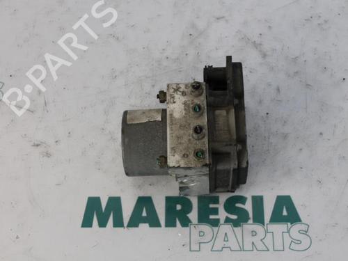Used ABS pump RENAULT GRAND SCÉNIC II (JM0/1_) 2.0 (135 hp) 31529079