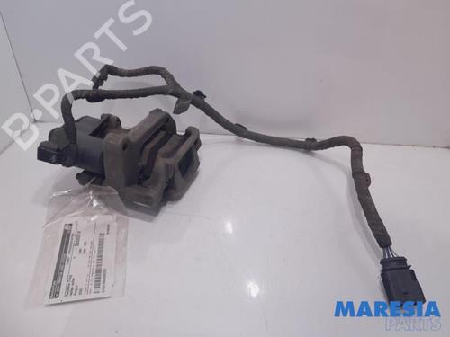 Used Right rear brake caliper PEUGEOT 2008 II (UD_, US_, UY_, UJ_, UR_, UC_) e-2008 (UKZKXZ) (136 hp) 31503299