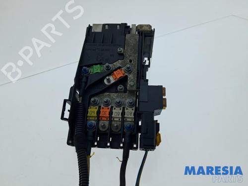 Used Fuse box Fuse box 36873338 36873338