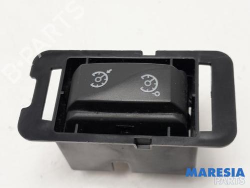 Used Switch RENAULT ZOE Hatchback Van (BFM_) Electric (BFME) (92 hp) 31522146