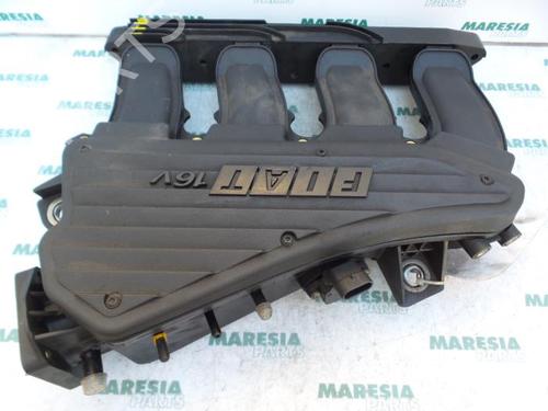 Used Injection rail FIAT STILO (192_) 1.6 16V (192_XB1A) (103 hp) 31527364