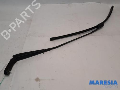 Used Front windshield wiper arm PEUGEOT 3008 I MPV (0U_) 1.6 VTi (120 hp) 31521473